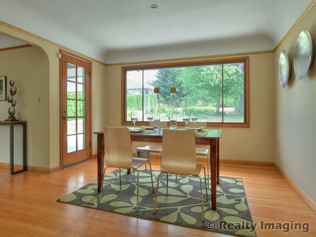 dining_room_staged